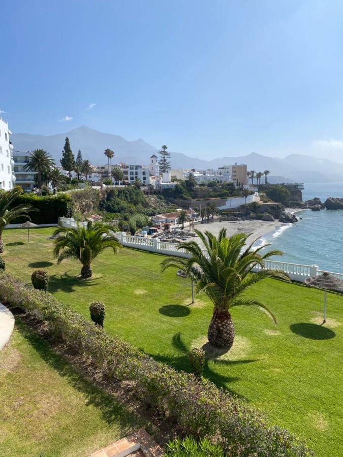 Apartamentos Acapulco At Home Nerja Bagian luar foto